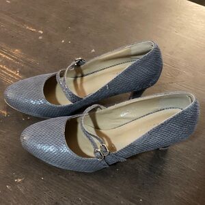 Chic Gray Textured Mary Jane Heels